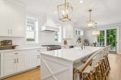 Kitchen - 302 E Hillside Ave, Barrington, IL 60010 photo 1 of 5