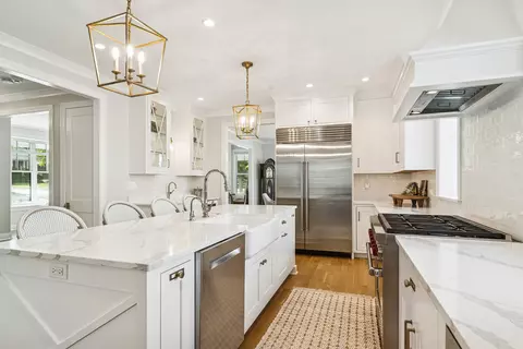 Kitchen - 302 E Hillside Ave, Barrington, IL 60010 photo 3 of 5