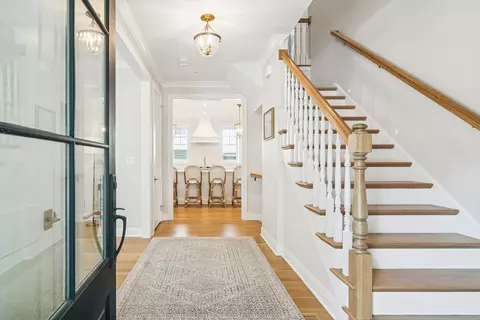 Entry Way - 302 E Hillside Ave, Barrington, IL 60010 photo 1 of 2