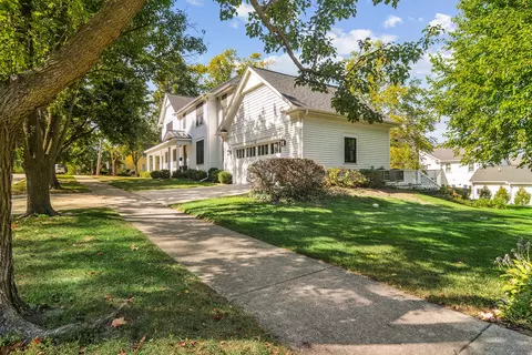 Exterior - 302 E Hillside Ave, Barrington, IL 60010 photo 7 of 9