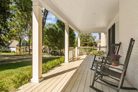 Exterior - 302 E Hillside Ave, Barrington, IL 60010 photo 3 of 9