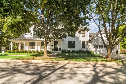 Exterior - 302 E Hillside Ave, Barrington, IL 60010 photo 8 of 9