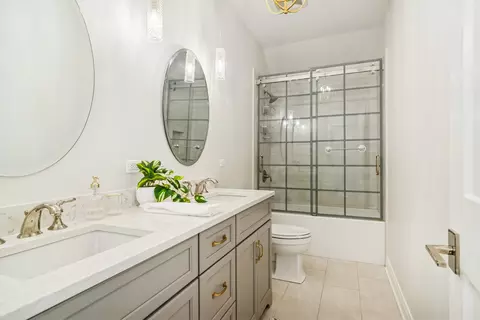 Bath - 302 E Hillside Ave, Barrington, IL 60010 photo 6 of 6