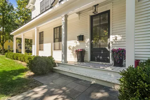 Exterior - 302 E Hillside Ave, Barrington, IL 60010 photo 2 of 9