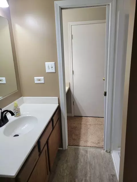 Bath - 1430 Root St, Crest Hill, IL 60403 photo 2 of 7