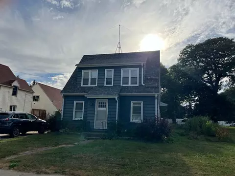 304 Maple Ave, Forreston, IL 61030
