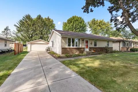 1223 Esmond Dr, Rockford, IL 61108
