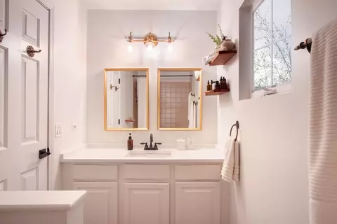 Bath - 3805 Fairfax Ave, Rolling Meadows, IL 60008 photo 1 of 3