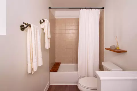 Bath - 3805 Fairfax Ave, Rolling Meadows, IL 60008 photo 2 of 3