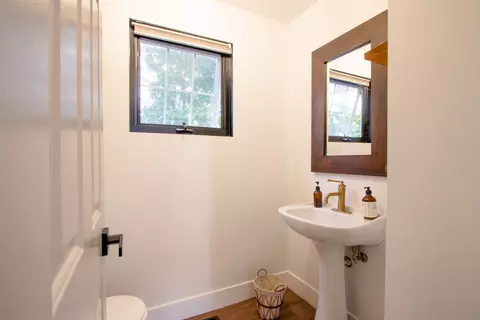 Bath - 3805 Fairfax Ave, Rolling Meadows, IL 60008 photo 3 of 3