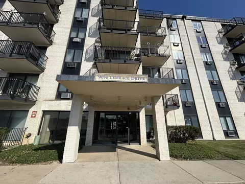 9074 W Terrace Dr #4N, Niles, IL 60714