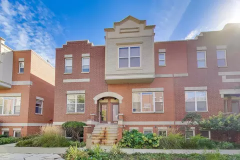 3645 W Cornelia Ave #A, Chicago, IL 60618