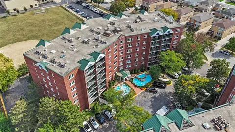 8540 W Foster Ave #605, Norridge, IL 60706
