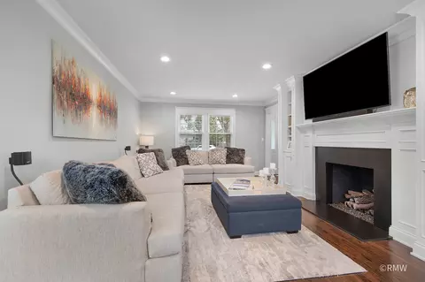 Living - 430 N Maple St, Itasca, IL 60143 photo 1 of 3
