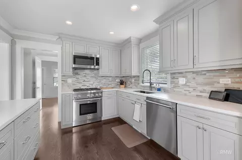 Kitchen - 430 N Maple St, Itasca, IL 60143 photo 4 of 4