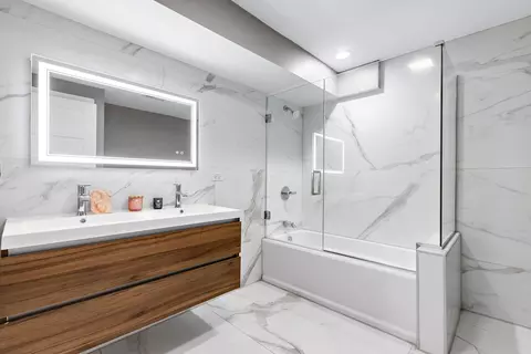 Bath - 443 E 45th Pl #1, Chicago, IL 60653 photo 3 of 3