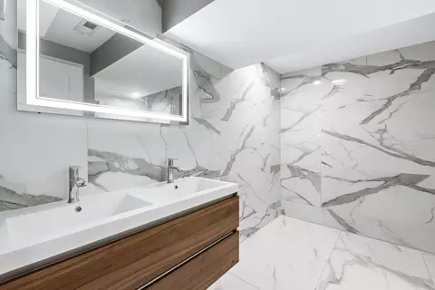 Bath - 443 E 45th Pl #1, Chicago, IL 60653 photo 2 of 3