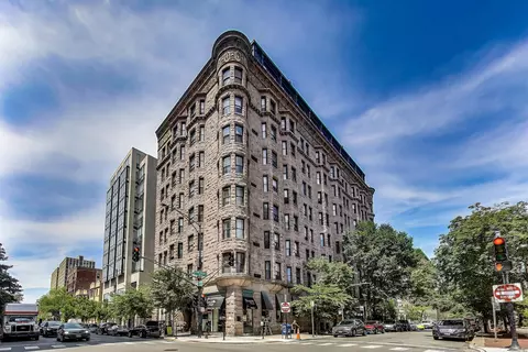 2800 N Pine Grove Ave #8A, Chicago, IL 60657