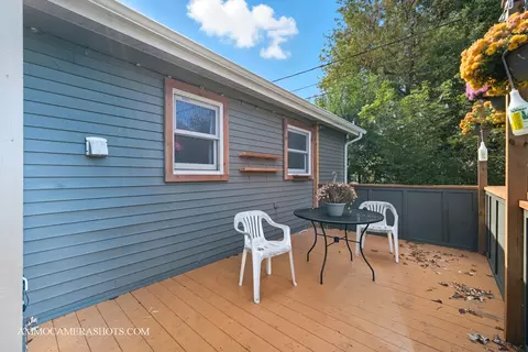 Exterior - 706 W Pheasant Trl, Mchenry, IL 60051 photo 8 of 10