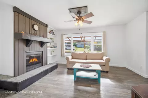 Living - 706 W Pheasant Trl, Mchenry, IL 60051 photo 4 of 4