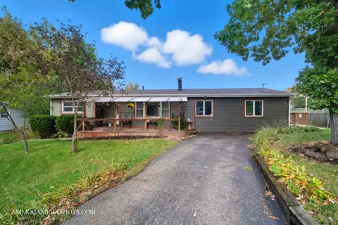 706 W Pheasant Trl, Mchenry, IL 60051