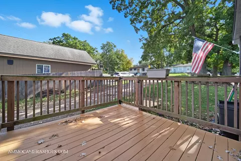 Exterior - 706 W Pheasant Trl, Mchenry, IL 60051 photo 5 of 10