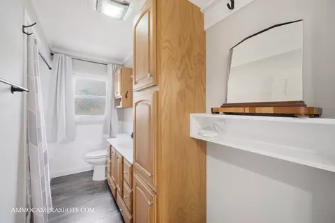 Bath - 706 W Pheasant Trl, Mchenry, IL 60051 photo 2 of 3