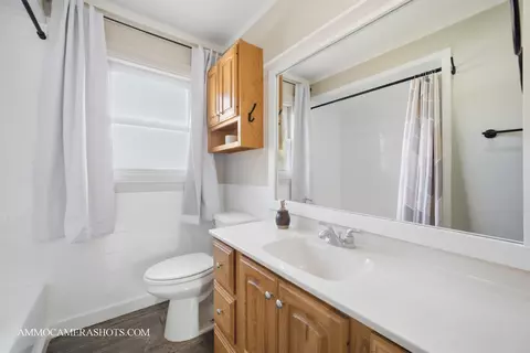 Bath - 706 W Pheasant Trl, Mchenry, IL 60051 photo 3 of 3