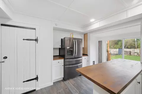 Kitchen - 706 W Pheasant Trl, Mchenry, IL 60051 photo 3 of 4