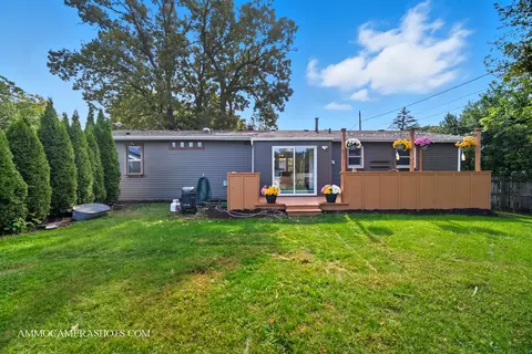 Exterior - 706 W Pheasant Trl, Mchenry, IL 60051 photo 2 of 10
