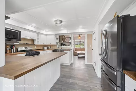 Kitchen - 706 W Pheasant Trl, Mchenry, IL 60051 photo 4 of 4