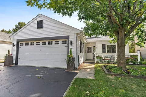 2382 Blue Spruce Ln, Aurora, IL 60502