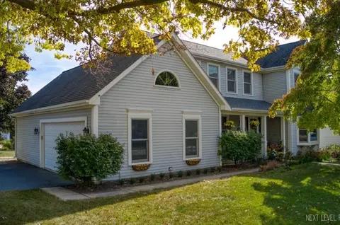 78 S Stauffer Dr, Naperville, IL 60540