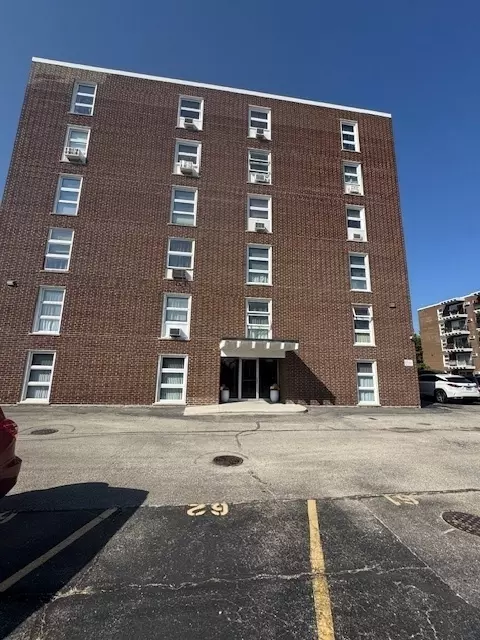 7229 W Higgins Ave #505, Chicago, IL 60656