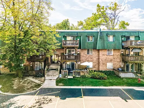1942 Tall Oaks Dr #1A, Aurora, IL 60505