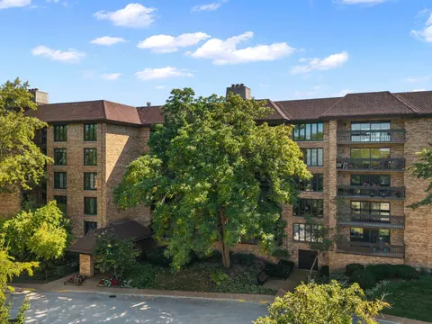 1671 Mission Hills Rd #210, Northbrook, IL 60062