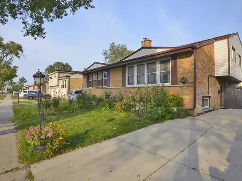 9231 Aspen Ln, Des Plaines, IL 60016