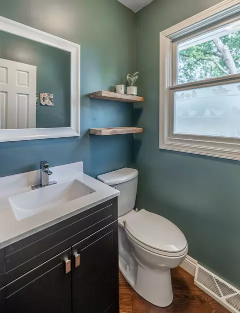 Bath - 1223 Ridgeway Dr, Elgin, IL 60123 photo 1 of 5