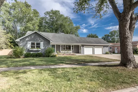 1223 Ridgeway Dr, Elgin, IL 60123