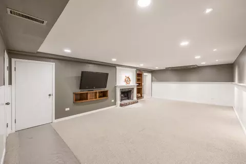 Living - 1223 Ridgeway Dr, Elgin, IL 60123 photo 3 of 4