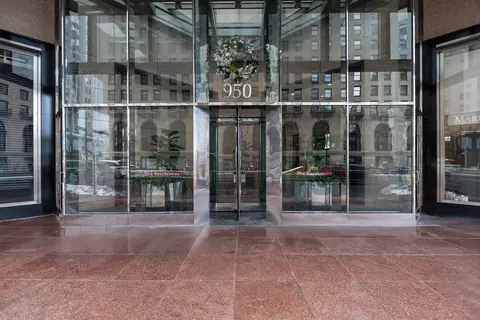 950 N Michigan Ave #3704, Chicago, IL 60611