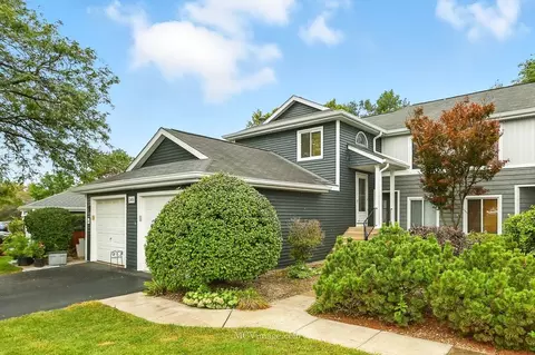 2486 Brunswick Cir #A2, Woodridge, IL 60517