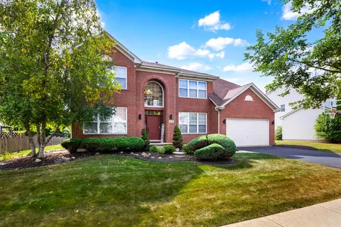 2151 Kemmerer Ln, Bolingbrook, IL 60490