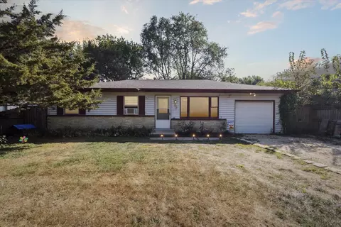 35 Liberty Blvd, Machesney Park, IL 61115