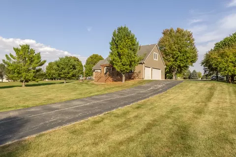 Exterior - 33605 E Pine Cir, Genoa, IL 60135 photo 4 of 5