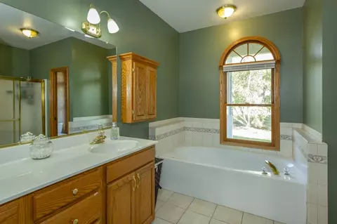 Bath - 33605 E Pine Cir, Genoa, IL 60135 photo 1 of 4