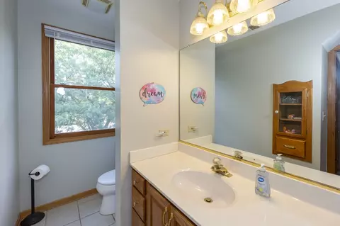 Bath - 33605 E Pine Cir, Genoa, IL 60135 photo 2 of 4