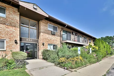 842 E Old Willow Rd #107, Prospect Heights, IL 60070