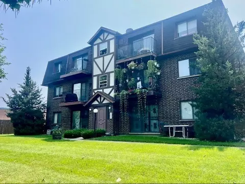 1010 Judson St #2B, Bensenville, IL 60106
