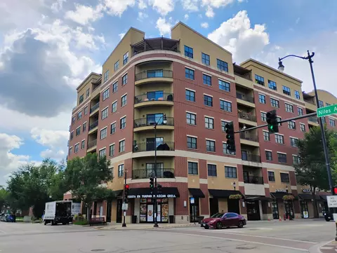 4953 Oakton St #207, Skokie, IL 60077